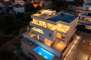 Luxury Apartment Dreams in Okrug With Swimming Pool sea View Wifi Park