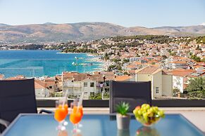 Luxury Apartment Dreams in Okrug With Swimming Pool sea View Wifi Park