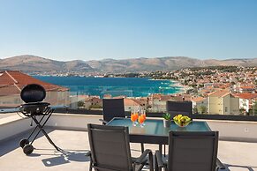 Luxury Apartment Dreams in Okrug With Swimming Pool sea View Wifi Park