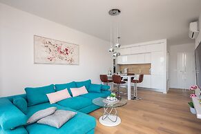 Luxury Apartment Dreams in Okrug With Swimming Pool sea View Wifi Park