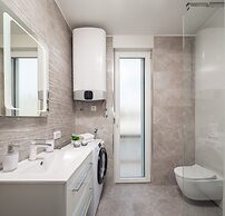 Luxury Apartment Dreams in Okrug With Swimming Pool sea View Wifi Park