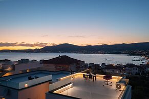 Luxury Apartment Dreams in Okrug With Swimming Pool sea View Wifi Park