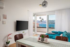 Luxury Apartment Dreams in Okrug With Swimming Pool sea View Wifi Park