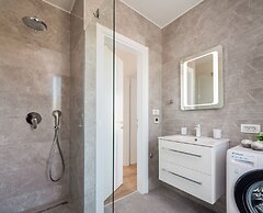 Luxury Apartment Dreams in Okrug With Swimming Pool sea View Wifi Park