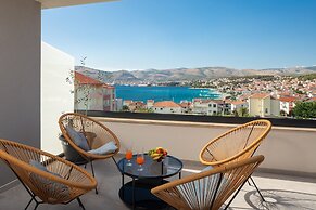 Luxury Apartment Dreams in Okrug With Swimming Pool sea View Wifi Park