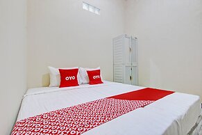 OYO 93208 Guest House Cemara 2