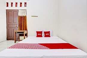 OYO 93208 Guest House Cemara 2