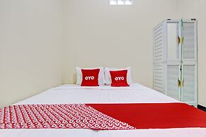 OYO 93208 Guest House Cemara 2