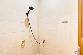 OYO 93208 Guest House Cemara 2