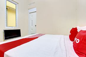 OYO 93208 Guest House Cemara 2