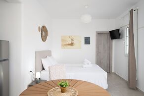 Island Nest Mykonos Suite w Shared Pool