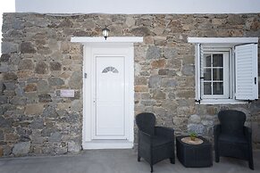 Island Nest Mykonos Suite w Shared Pool