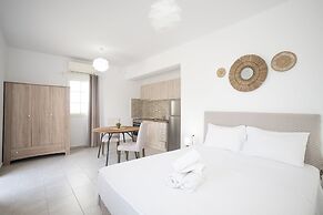 Island Nest Mykonos Suite w Shared Pool