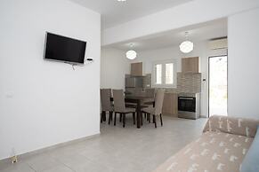 Experience Ruby Paradise w Shared Pool