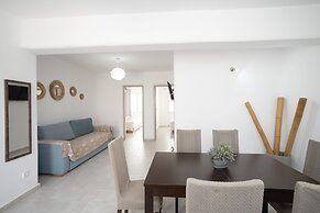 Experience Ruby Paradise w Shared Pool