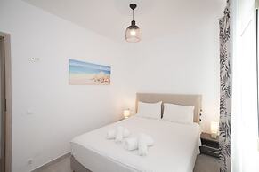 Island Dreaming Opal 2 Bd w shared pool