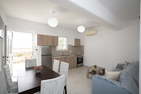 Island Dreaming Opal 2 Bd w shared pool