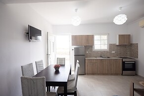 Island Dreaming Opal 2 Bd w shared pool