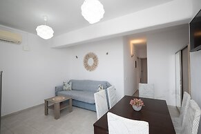 Island Dreaming Opal 2 Bd w shared pool