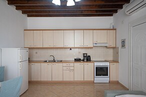 Mykonos Stylish Ivory Apt w Shared Pool