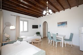 Mykonos Stylish Ivory Apt w Shared Pool