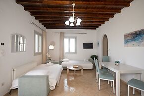 Mykonos Stylish Ivory Apt w Shared Pool
