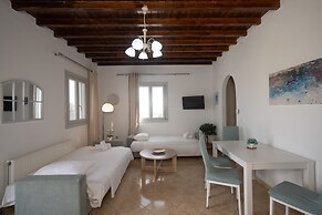 Mykonos Stylish Ivory Apt w Shared Pool
