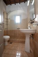 Mykonos Stylish Ivory Apt w Shared Pool