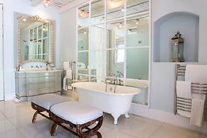 The Doolhof Country House