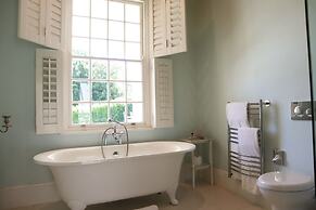 The Doolhof Country House