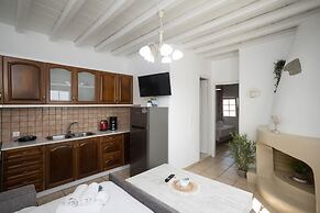 Gorgeous Rustic Cave wDreamy Shared Pool