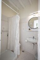 Gorgeous Rustic Cave wDreamy Shared Pool