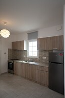 Ginger Gold Apt Getaway with Shared Pool