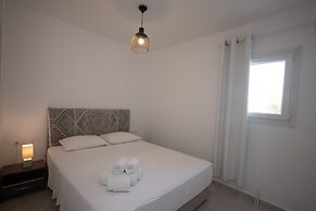 Ginger Gold Apt Getaway with Shared Pool