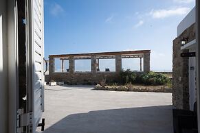 Ginger Gold Apt Getaway with Shared Pool