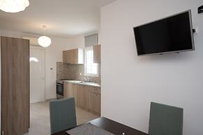 Ginger Gold Apt Getaway with Shared Pool