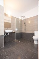 Ginger Gold Apt Getaway with Shared Pool