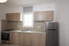 Ginger Gold Apt Getaway with Shared Pool