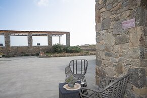 Ginger Gold Apt Getaway with Shared Pool