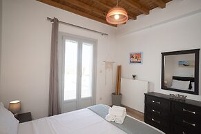 1 Bd Emerald Apt w Sparkling Shared Pool