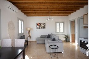 1 Bd Emerald Apt w Sparkling Shared Pool