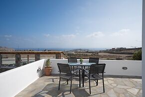 1 Bd Emerald Apt w Sparkling Shared Pool