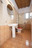 1 Bd Emerald Apt w Sparkling Shared Pool