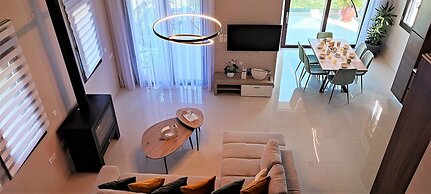 Villa ArGia with private pool & sea view