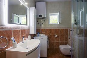 Apartment Vesna near beach with balcony