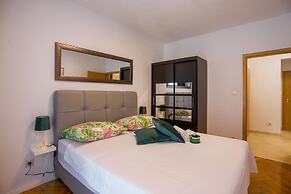 Apartment Vesna near beach with balcony