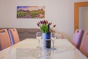 Apartment Vesna near beach with balcony