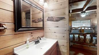 Pop's Perch 2 Bedroom Cabin by RedAwning