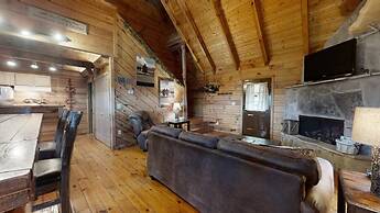 Pop's Perch 2 Bedroom Cabin by RedAwning