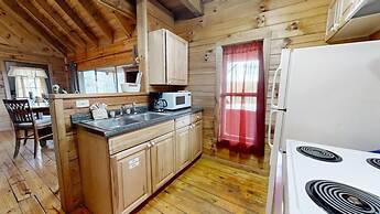 Evie's Mountain Castle 2 Bedroom Cabin by RedAwning